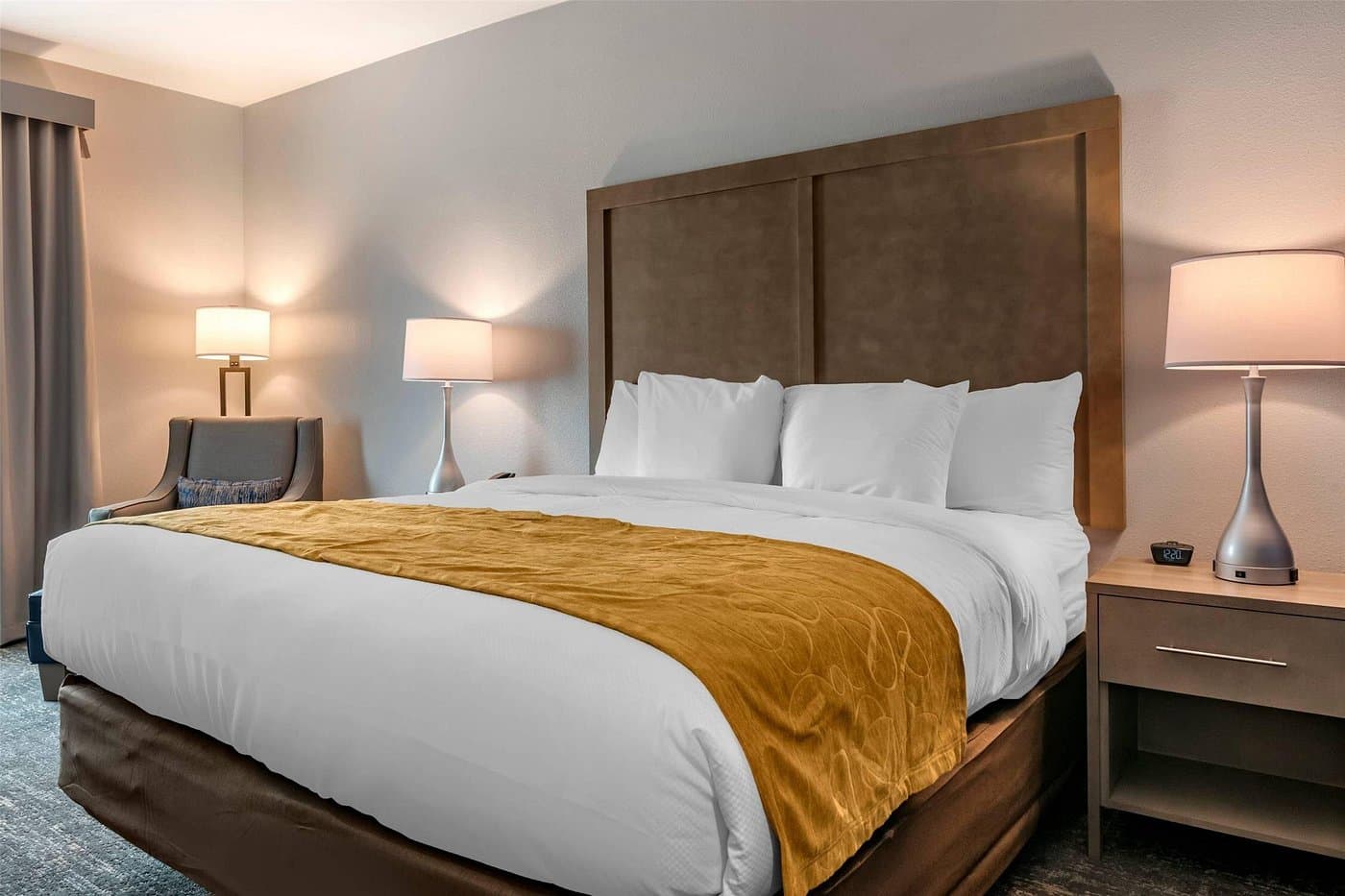 Guest room with king bed
